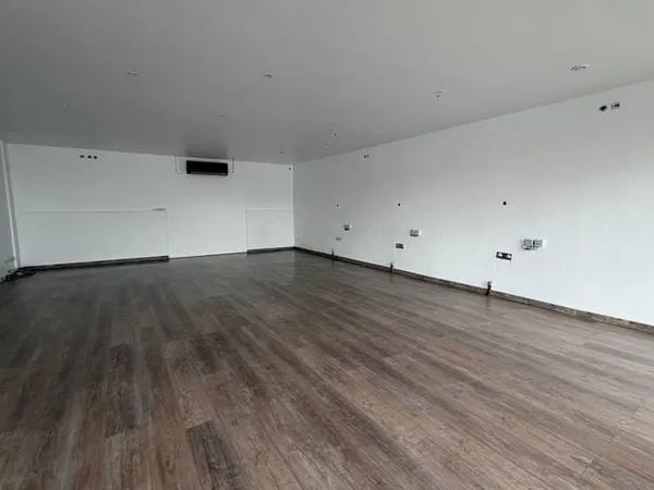 Local commercial 80 m²