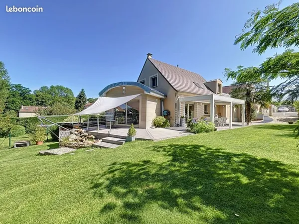 Maison contemporaine avec studio - 180 m² - Terrain 1 225 m² - Environnement privilégié à Gouvernes