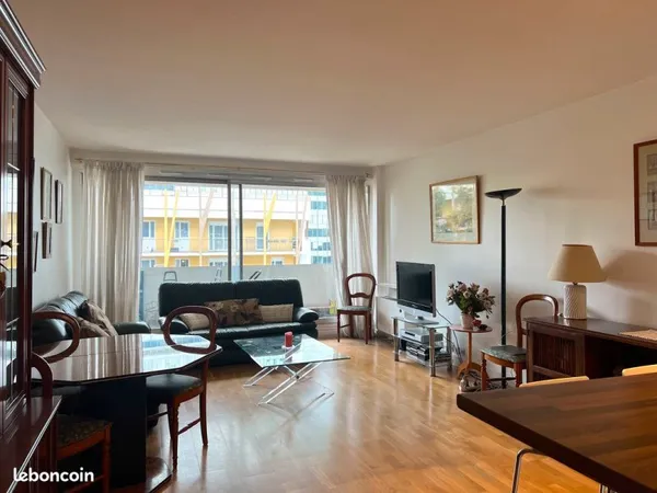 T3 de 77m2 lumineux avec balcon et vue dégagée sur l'Esplanade de Paris- La Défense
