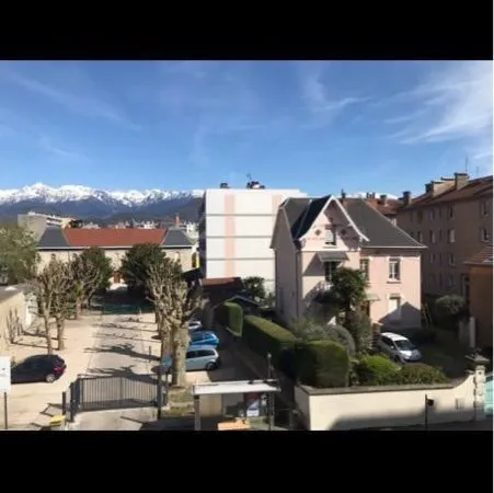 F2 meublé et rénové proche centre ville