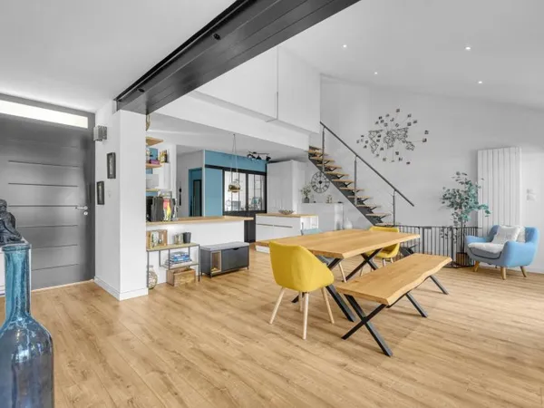 Maison rénovée de 115 m2 avec séjour de 55m2 à Saint-Jean