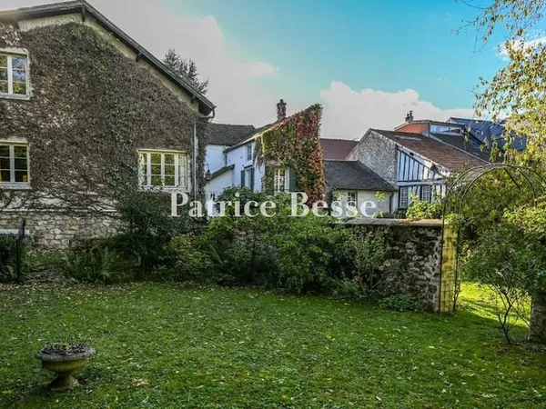 Maison 10 pièces 270 m²