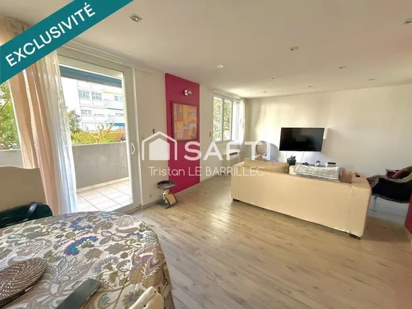 Appartement rénové avec terrasse et parking