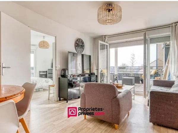 Très beau 4 pièces lumineux avec terrasse 22 m² et parking - Gare RER E à pied