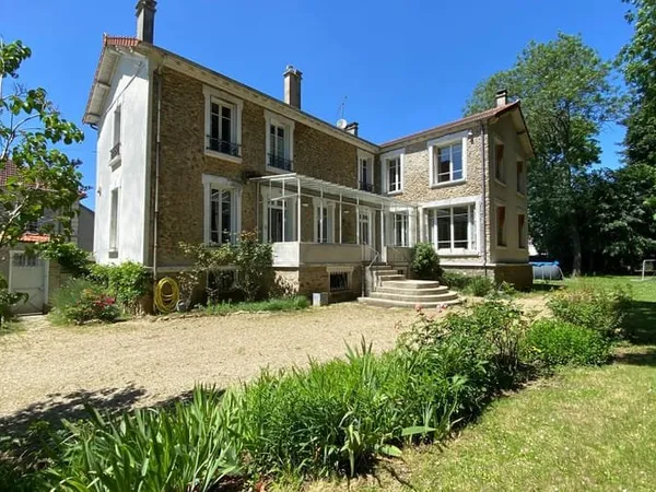 Maison 6 pièces 241 m²
