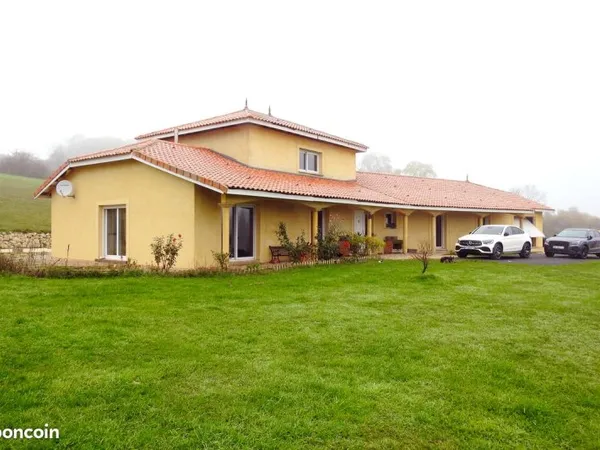Maison 7 pièces avec jardin et piscine