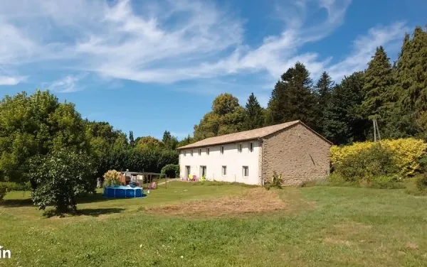 Maison spacieuse avec grand terrain