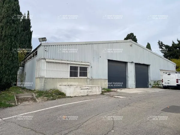 Local d'activité 300 m²