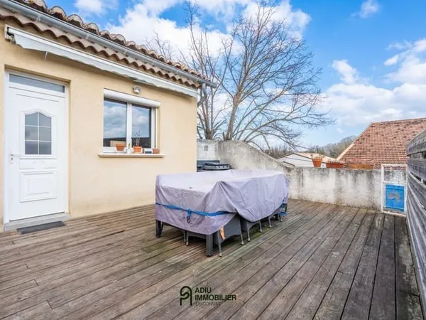 Appartement T3 78 m² avec jardin et piscine - Village avec commerces à pied, secteur Connaux