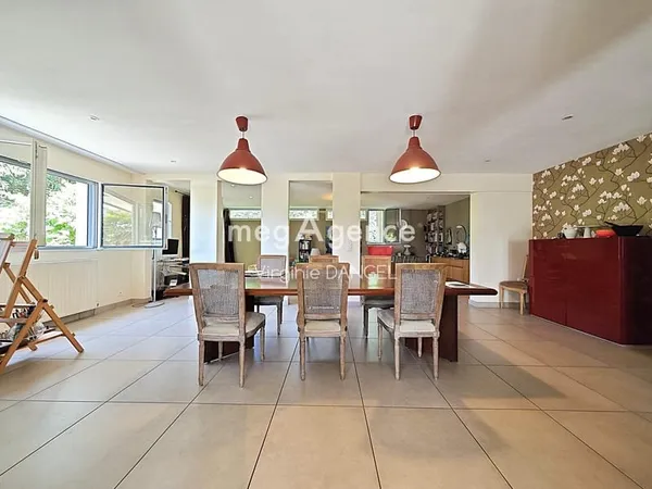 Maison hyper centre 360 m² avec jardin