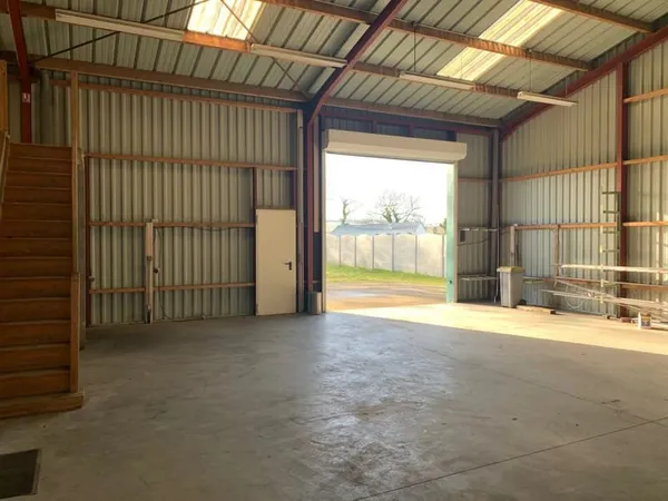 Local d’activité et entrepôt Location Challans  200m² 1500€
