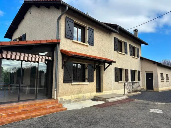 APPARTEMENT AU 1er ETAGE DANS MAISON INDIVIDUELLE AU CALME
