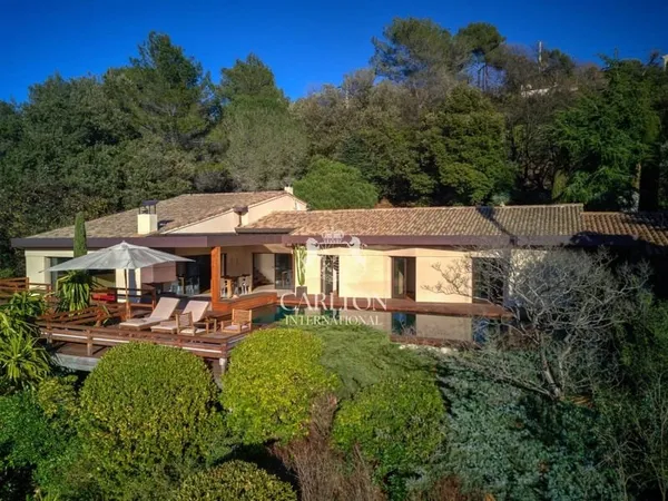 Magnifique villa contemporaine avec vue sur les collines