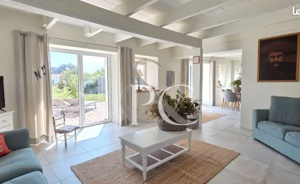 Propriété 6 pièces 180 m²
