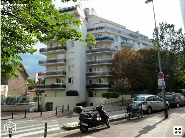 Place de parking centre ville (rue Perronet)