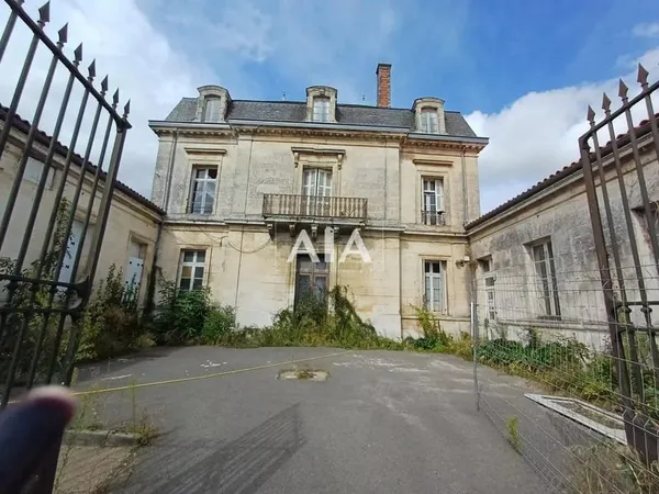 MAISON DE VILLE