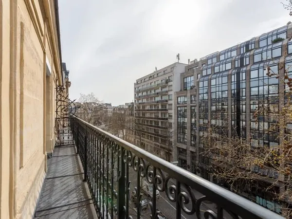 PARIS 17EME- PLACE WAGRAM -CHARMANT 3 PIECES TRAVERSANT AVEC BALCON