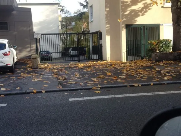 Parking couvert et sécurisé pour voiture ou moto