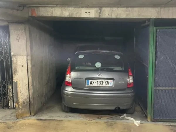 Parking / box Paris 15 m2