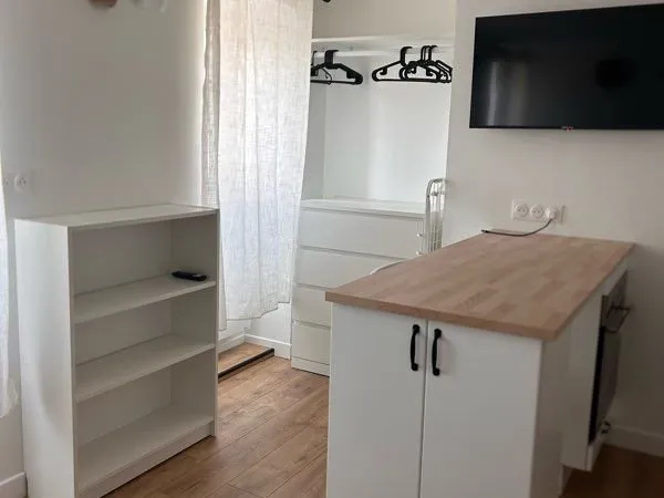 Studio tout équipé fraîchement rénové