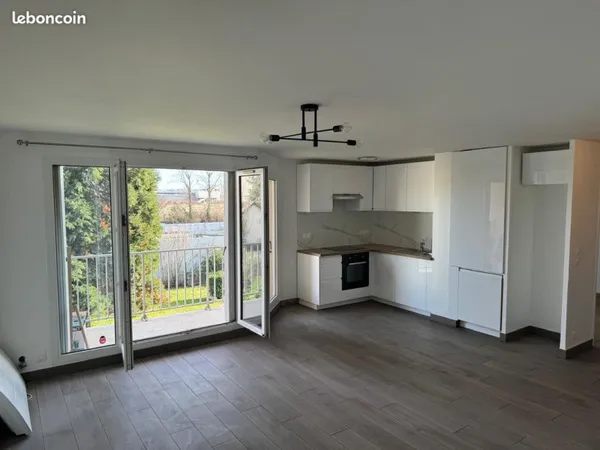 Superbe 2 pièces 48 m² entièrement rénové - Balcon - Cadre verdoyant