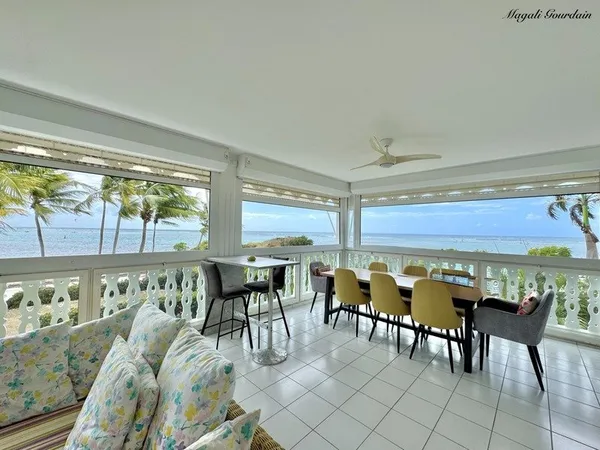 A VENDRE - APPARTEMENT T3 D'EXCEPTION EN BORD DE MER - SAINT FRANCOIS
