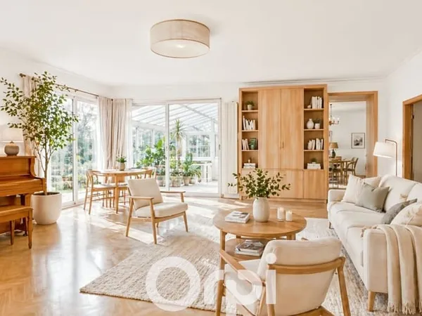 Maison 8 pièces 371 m²