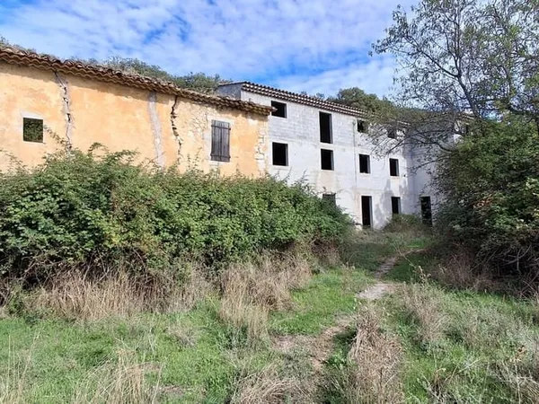 Maison 5 pièces 365 m²