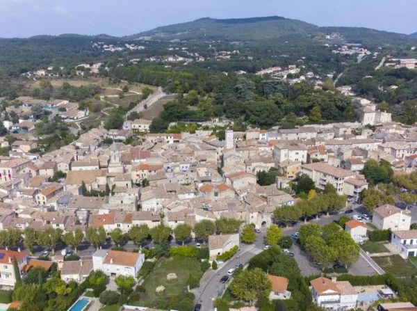 Terrain constructible 404 m² - Donzère