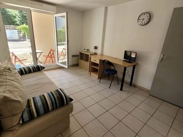 Studio meublé avec terrasse