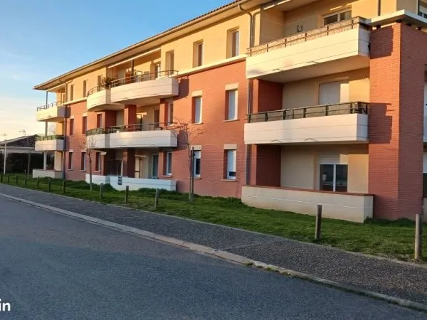 T2 DERNIER ETAGE (terrasse + parking)