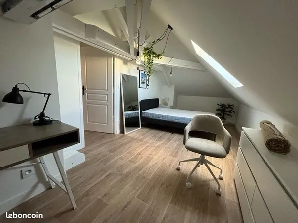 Chambre meublée en colocation