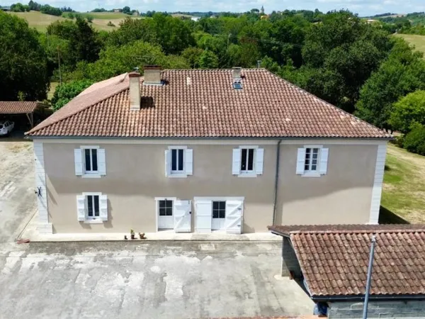 Belle propriété de 400m2 avec piscine et terrain