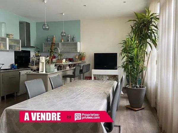 Maison et local commercial- Sable Sur Sarthe 8 pièce(s) 162 m2
