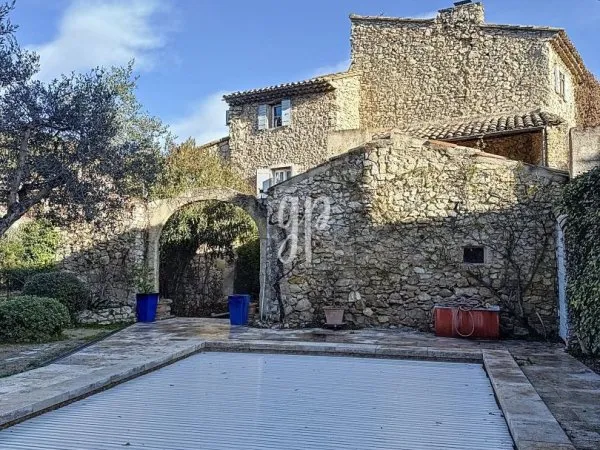 Maison 4 pièces 205 m²