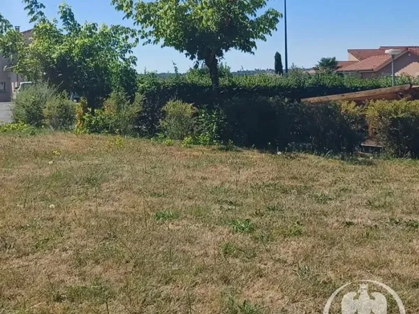 Un magnifique terrain à Creuzier-le-Vieux
