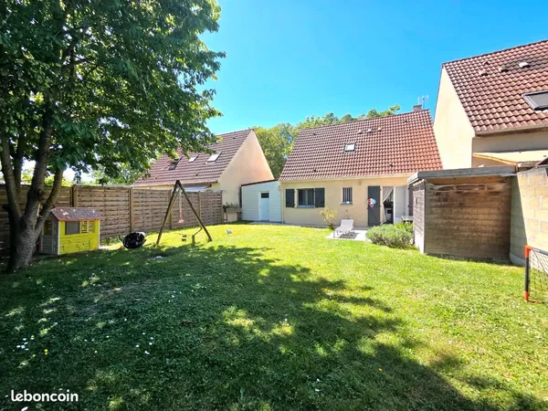 Maison familiale récente avec jardin au calme à Pomponne
