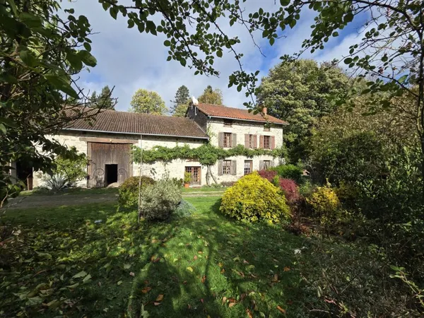 Maison en pierre au calme