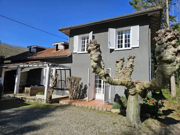 Propriété 3 pièces 140 m²