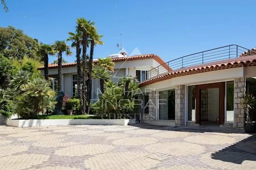Maison 10 pièces 634 m²