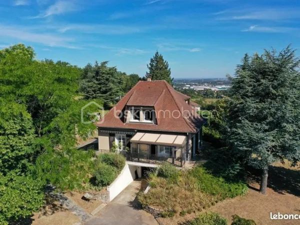 Maison 8 pièces 205 m²