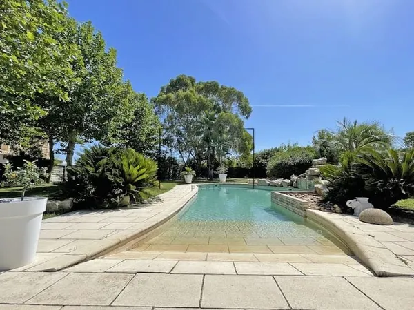 Maison 25 pièces 1200 m²