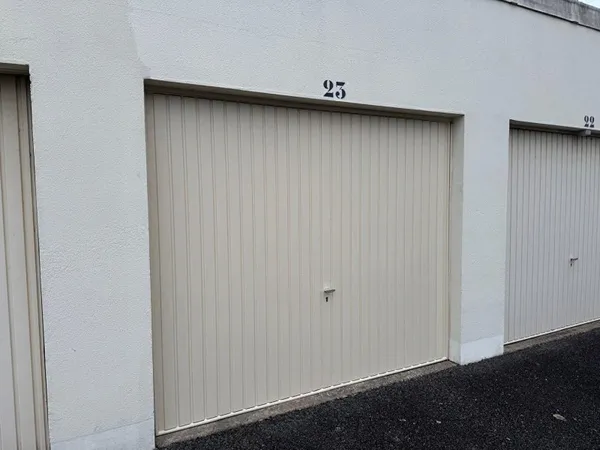 Garage fermée - Quai Paul Boudet à LAVAL