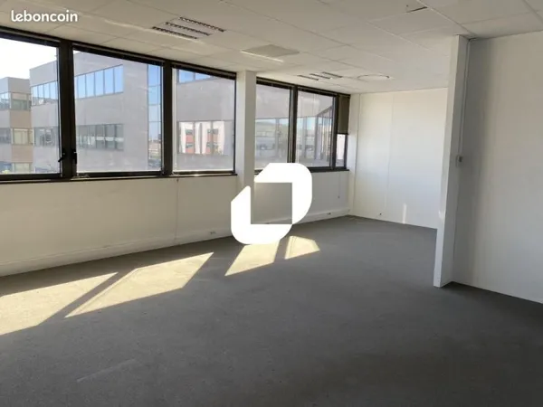 Bureau 327 m²