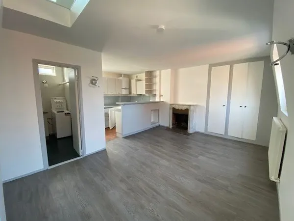 F1 BIS DUPLEX ENTIÈREMENT RÉNOVÉ 50 m² AU SOL