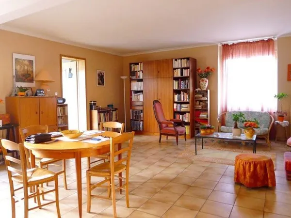 Limoux dans immeuble bourgeois appartement de type 5 avec te