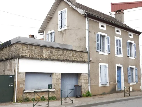Maison de ville 3ch + 1 bureau avec terrasse et garage