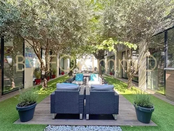 Maison 9 pièces 397 m²