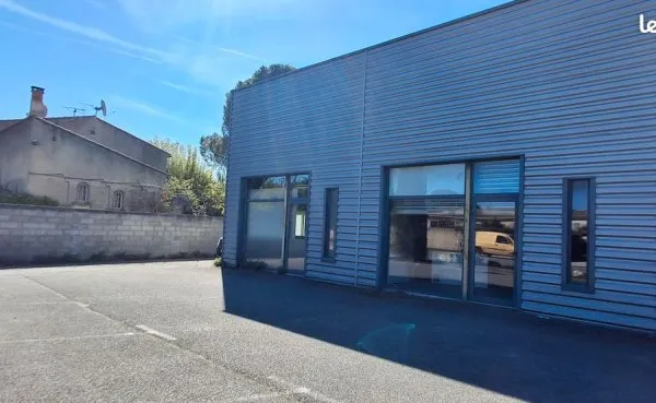 Local commercial à Mazan 100 m2 bon emplacement