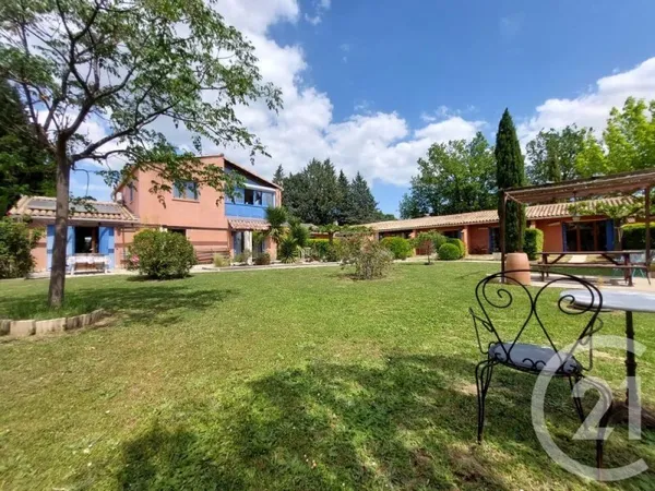Maison 13 pièces 147 m²